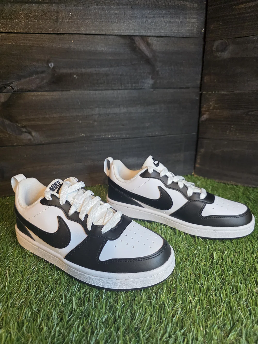Nike Kids Low-Top Sneakers in Black and White